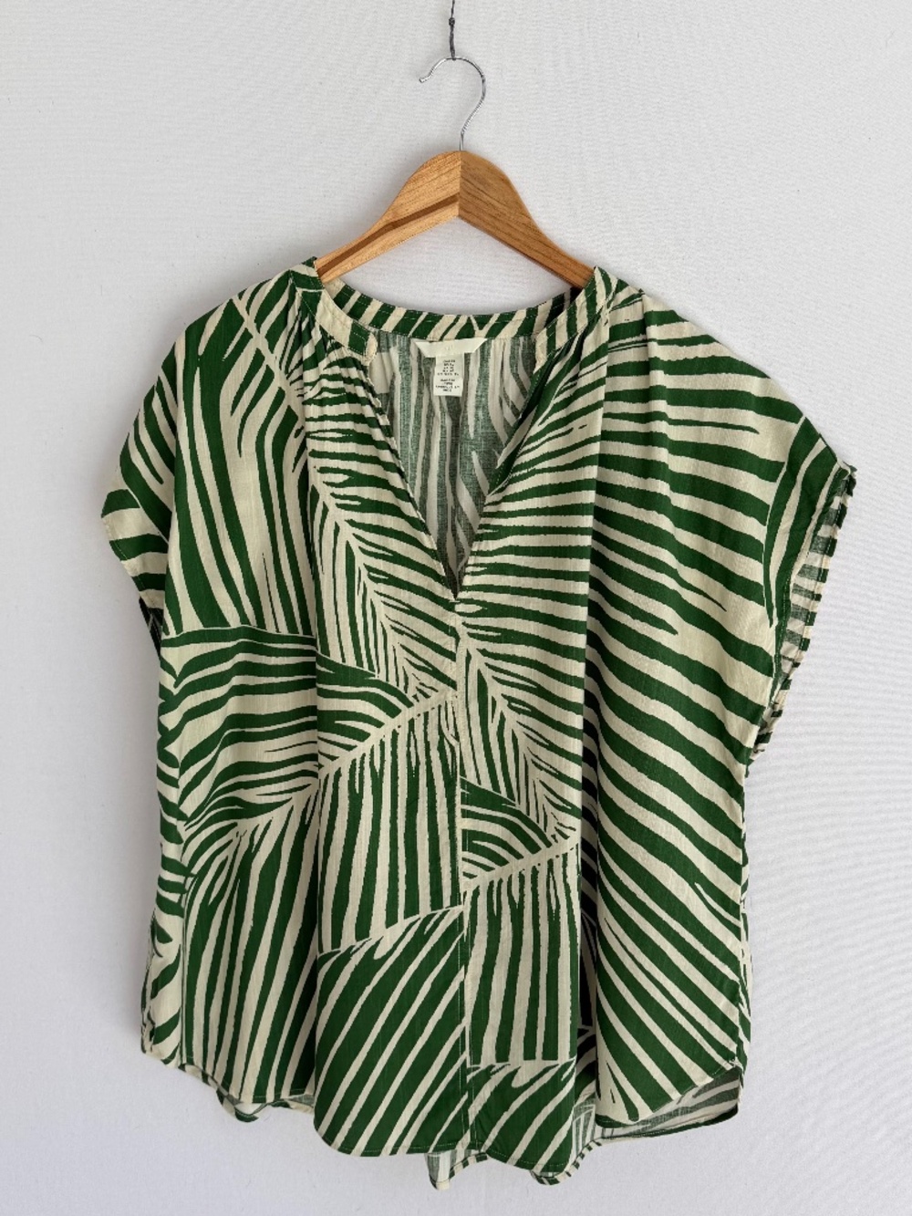 H&M Women’s XL Green & Cream Tropical Plant Print V-neck Short Sleeve Top